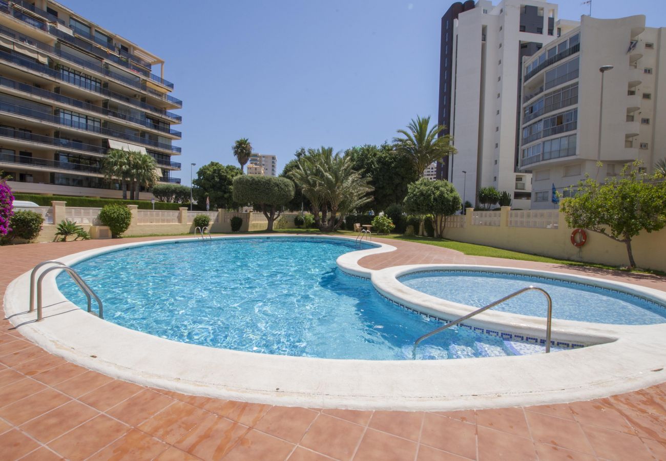 Piscina con vistas al mar en el apartamento A05