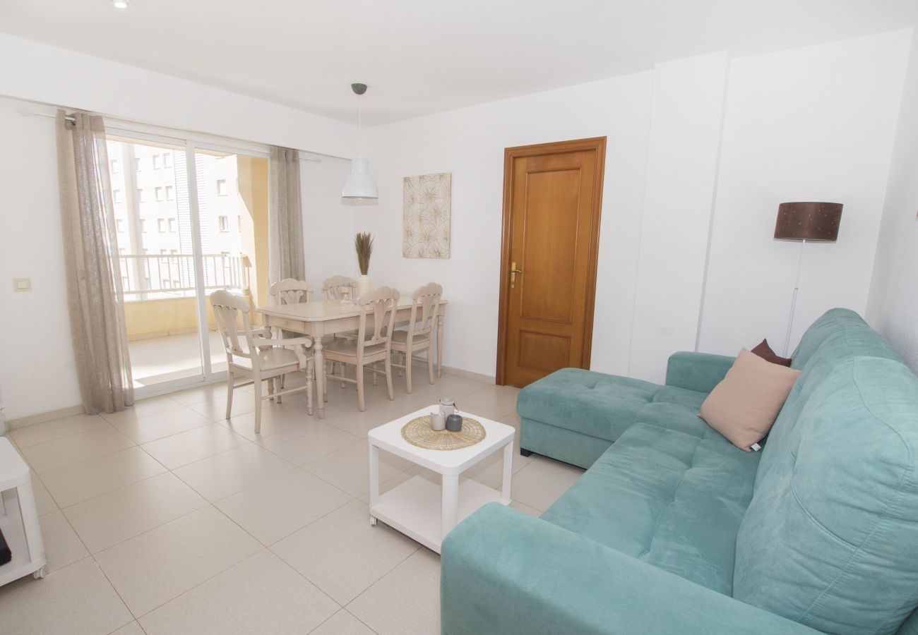 Picture of the living room and dining room in the La Reina apartment in Calpe